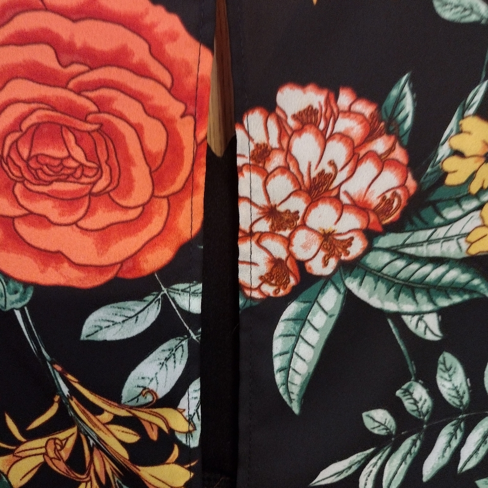 charlotte russe M 🖤 ♥️ Roses Bold V-neck Open back Midriff Bell Sleeve - Picture 10 of 11